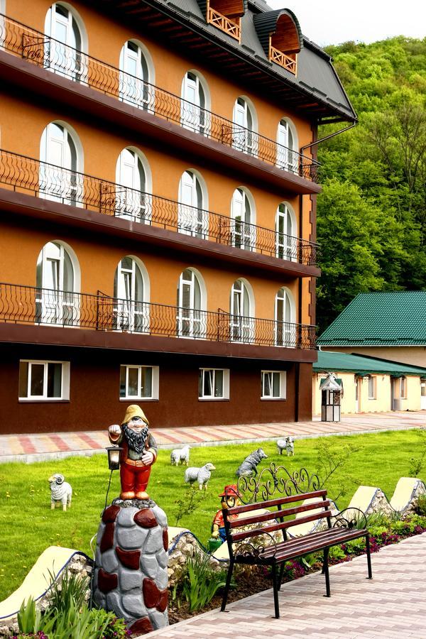 Perlyna Podillyа Hotel Szatanyiv Kültér fotó