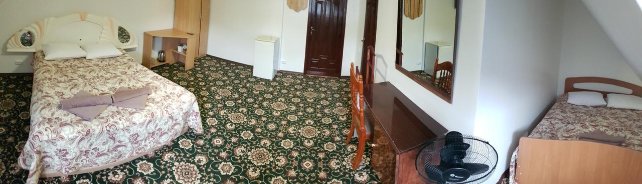 Perlyna Podillyа Hotel Szatanyiv Kültér fotó