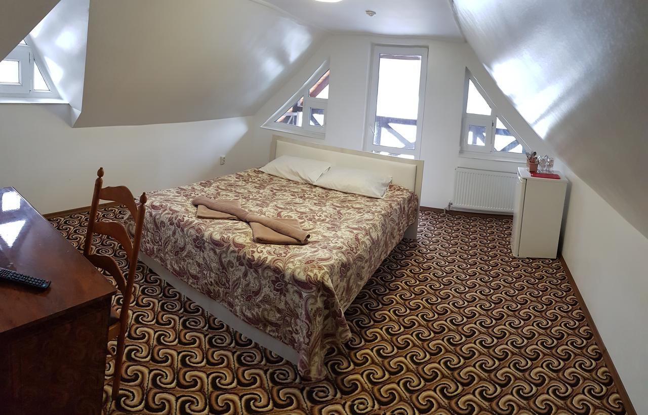 Perlyna Podillyа Hotel Szatanyiv Kültér fotó