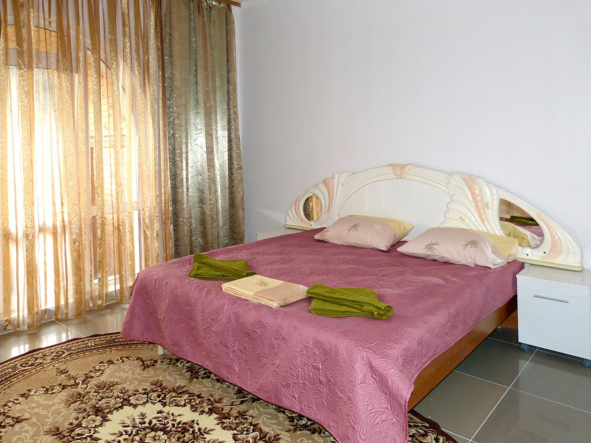 Perlyna Podillyа Hotel Szatanyiv Kültér fotó