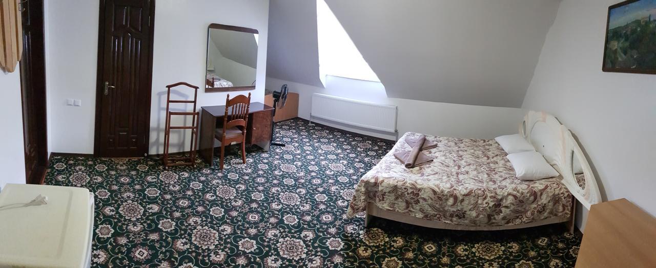 Perlyna Podillyа Hotel Szatanyiv Kültér fotó